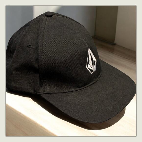 VOLCOM Stone Snapback Trucker Hat Black & White Embroidered Logo - Picture 3 of 6